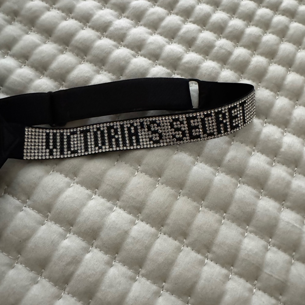 Victoria's Secret Black Bra and Panty Set - Picture 4 of 6